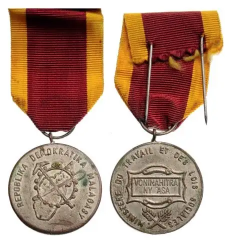Silver Medal of Honor for Labour, 2nd Republic of Madagascar (REPOBLIKA DEMOKRATIKA MALAGASY)