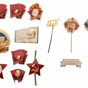 Lot of 18 Badges