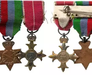 THE COLLECTION OF ORDERS AND MEDALS BARS - Miniature of 8 