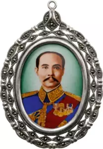 HONOUR BADGE WITH THE ROYAL PORTRAIT OF RAMA V