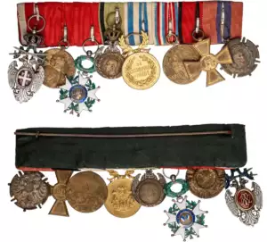 THE COLLECTION OF ORDERS AND MEDALS BARS - Bar of 8 